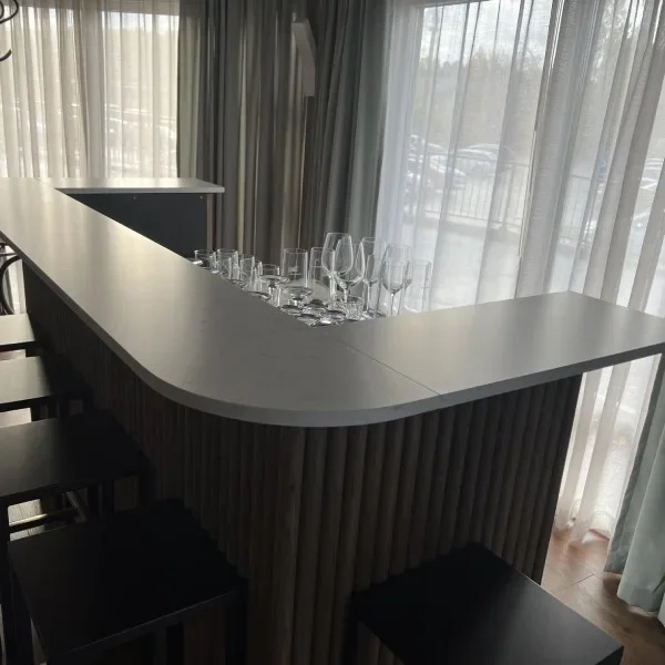 Handgjort, måttbeställt kök i massivt trä från Lagave Inredning i Stockholm